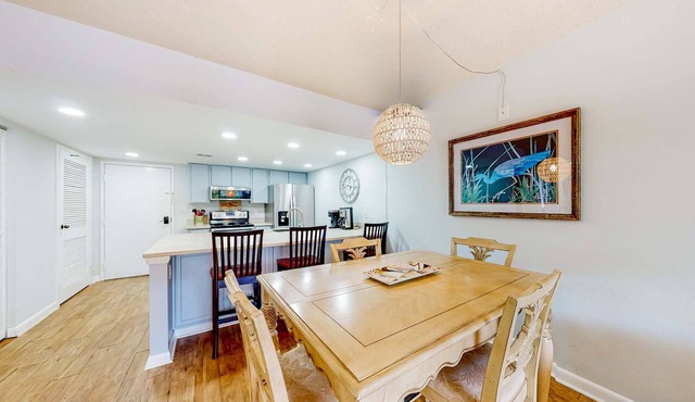 Dog friendly coastal condo water views, balcony, WD, & AC