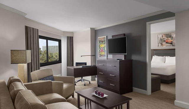 DoubleTree by Hilton Fort Lee - George Washington Bridge