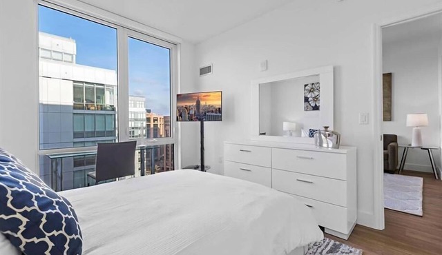 Downtown 1 BR | Desk + Wi-Fi | White Plains