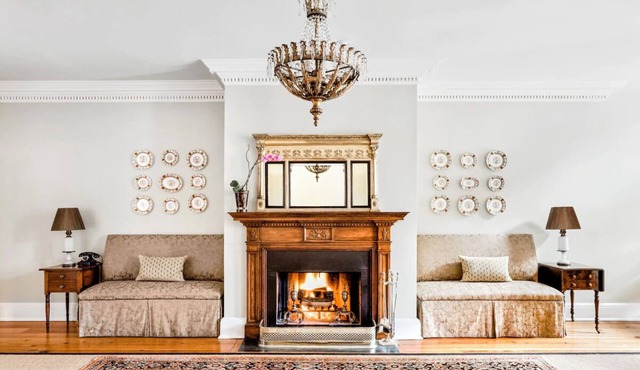 Downtown Charleston Awaits: Your Cozy, Inviting Retreat | 2 Family Rooms