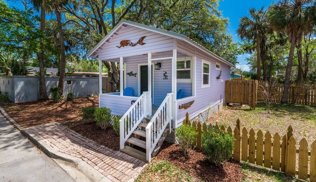 Downtown Moore St Cottage