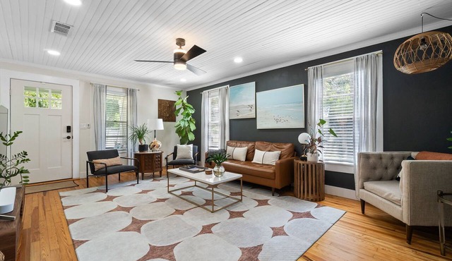 Downtown Pensacola Fenced Yard Pet-Friendly