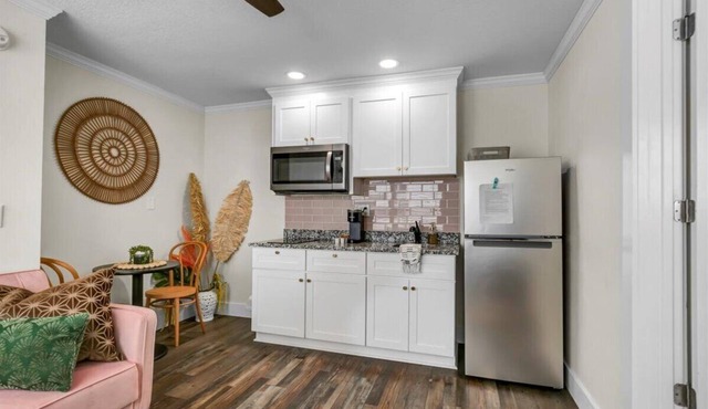 Downtown Safety Harbor Getaway, Queen Bed, Pet Friendly