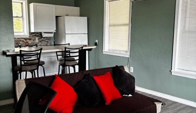 Downtown Sarasota Florida Vacation Rental, 2BR/2BA Apt, 5–10min to Lido & Siesta