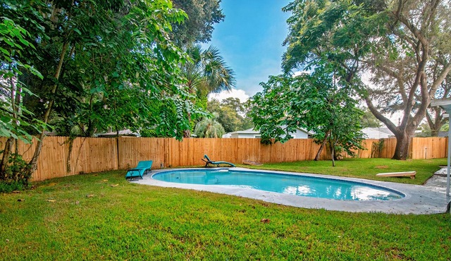Downtown Tampa Pool Home | Yard Games | Free Wifi