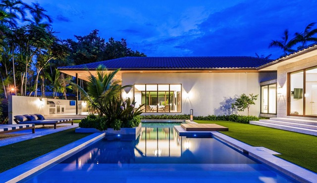 DreamVilla Fits 13. Brand new construction! Own Private Resort