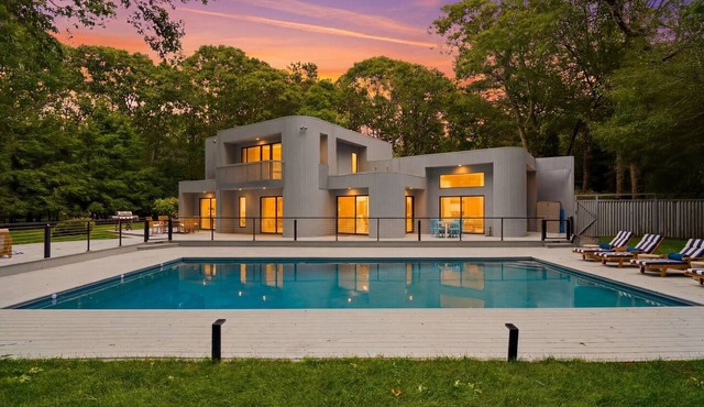 East Hampton-Wainscott South Retreat-Private Acre, Heated Pool, Near Ocean Beach in East Hampton