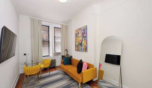 Eclectic Artsy 1-bedroom apartment in Flatiron/High Ceilings