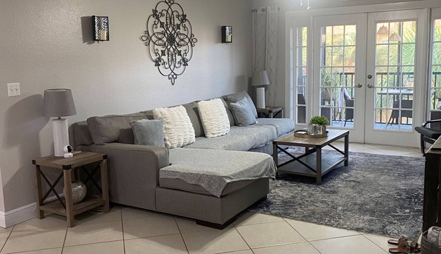 Elegant 2 bd/2 bth condo — Modern Luxury Minutes from Downtown & Beaches!