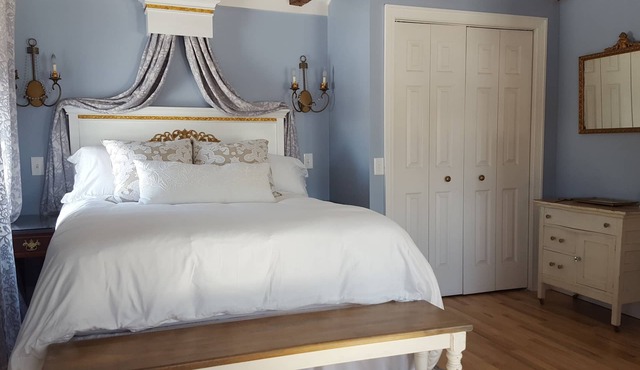 Elegant and Historic Farmhouse B&B with Farm-to-Table Breakfast Near Ithaca in Lansing