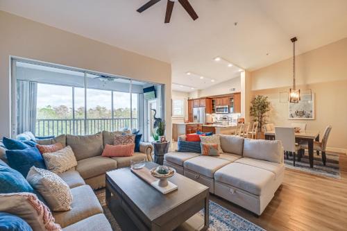 Elegant Naples Condo w/Golf View & Community Pool