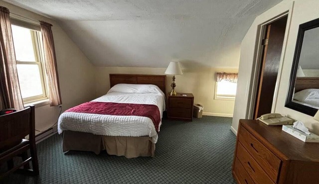 Enchanting 1-bedroom hotel room in vibrant Hamilton - #346 Cayuga in Hamilton