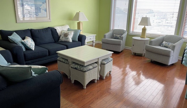 Enjoy beautiful bay sunsets in this Marina Bay rental