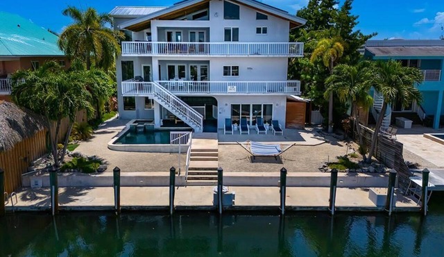 Enjoy luxury at Irish Ayes in Islamorada: a spacious 4-bedroom canal home perfect for 8!