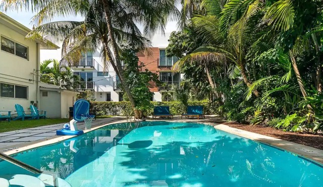 Entire condominium (condo) hosted by Maximillian
