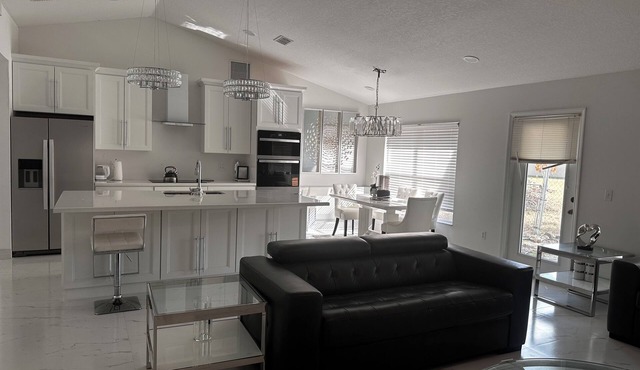 Entire House! 9 beds ,Open,spacious for entertaining! 5beds 3 baths. Near Beach.