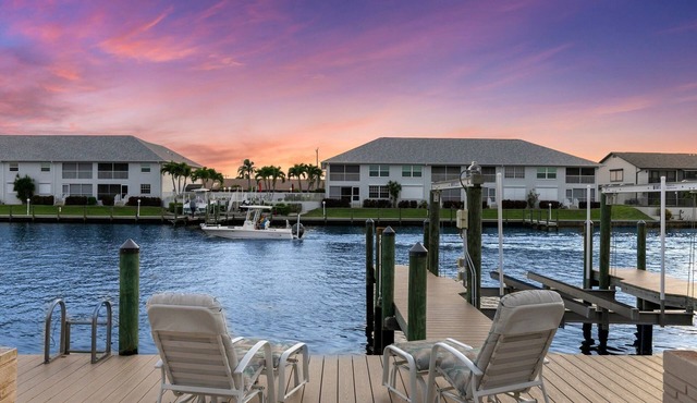 Entire Waterfront Duplex - Pool & Spa - 4BR/4BA