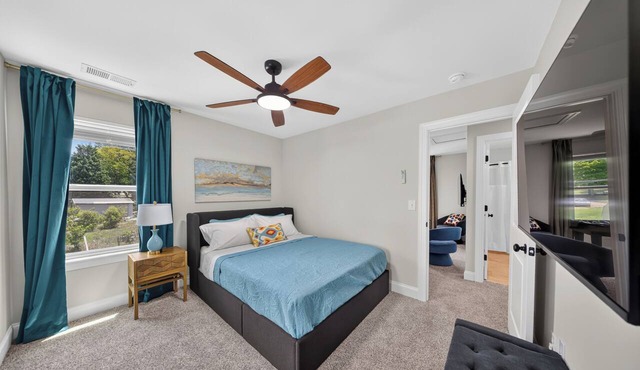 Escape at this New Build with 3 Bedrooms King Bed at Kings Mountain Near Casino