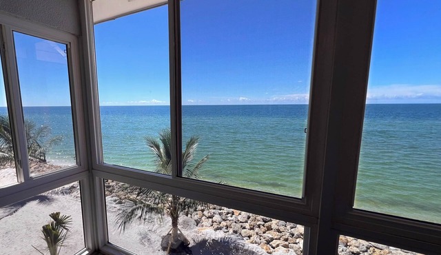 Escape to the Gulf – Prime Beachfront Location