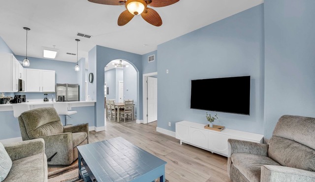 Exclusive hot tub condo, 10 min to Disney