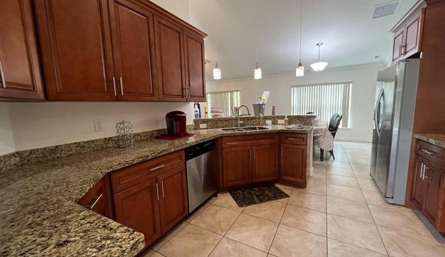 Experience golf paradise! Just 9 mins from PGA Village.
