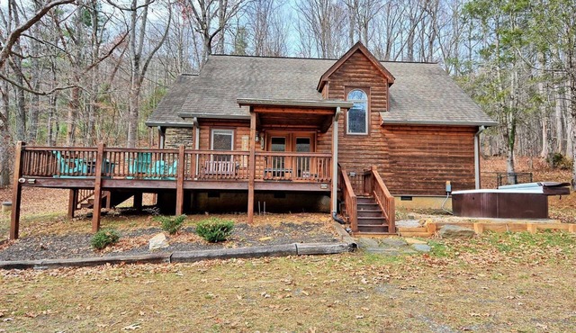 Experience relaxation in the spacious Phoenix Cabin, Jefferson, NC, perfect for 10 guests. in Jefferson