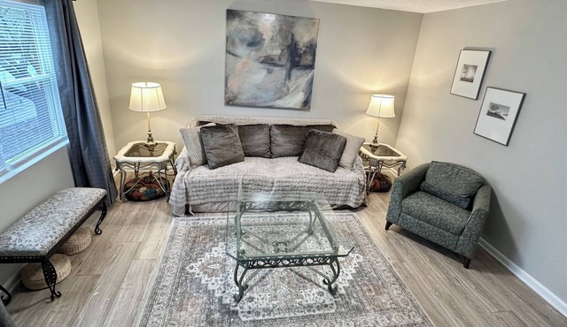 Extended Stay NE Hickory 2 Bed, 1.5 Bath, Workspace, Washer Dryer, Easy Commute