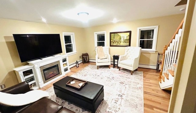 Fabulous 2-bedroom Creekside cottage on the historic Collins Estate.
