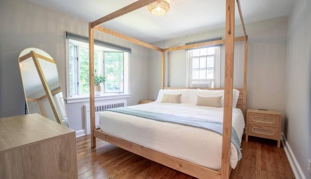 Family Cottage with 4 King Beds