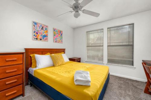 Family-friendly 1st floor unit w patio