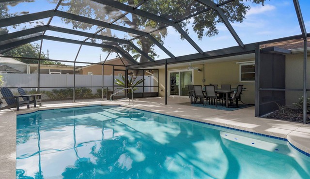 Family-Friendly 3BR Pool Home, Minutes to Siesta Key Beaches