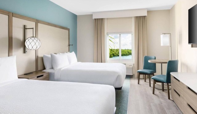 Family & Friends Getaway! 2 Relaxing Units, Outdoor Pool, Free Breakfast!