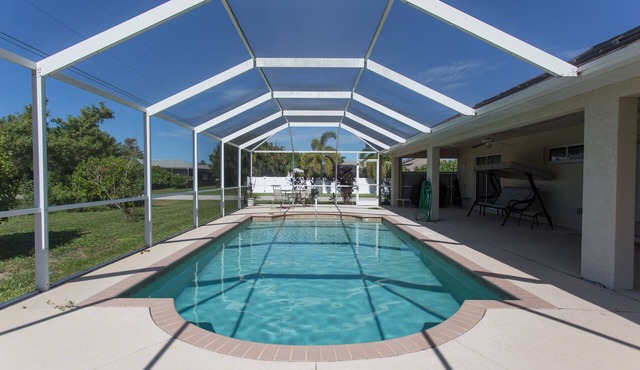 Family-Home with pool in the heart of Cape Coral