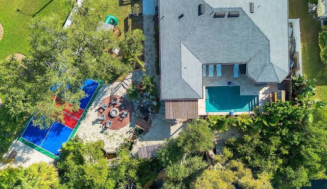 Family Waterfront w/Pool, Hot Tub & Dock