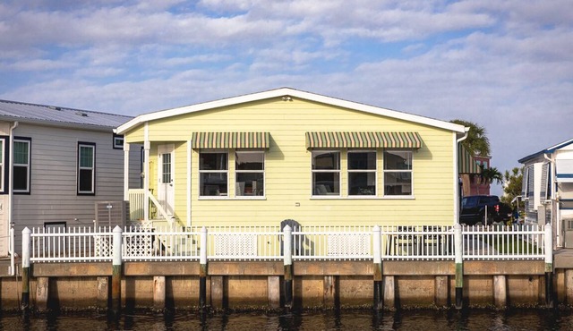 Fantastic Canal front cottage with ocean access