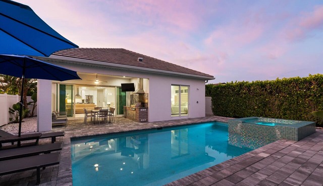 Finest Luxury Home, Heated Pool/Spa, Close to the beaches, FREE Bikes, Amenities