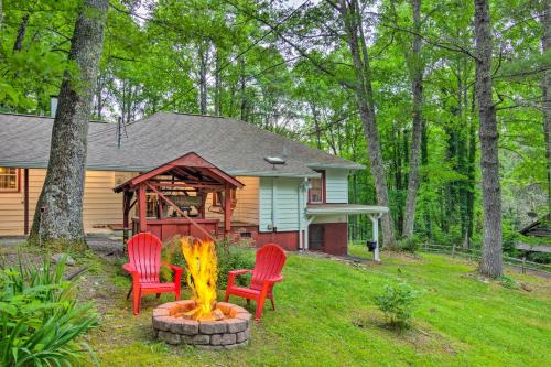 Fire Pit & Porch! Rustic Linville Falls Cottage