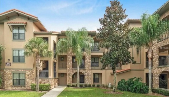 First Floor Bella Piazza 3-bedroom condo close to Disney