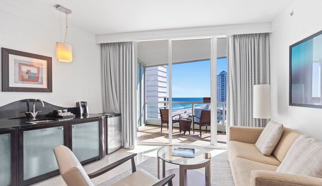 Fontainebleau Sorrento Jr. King with Sofabed. Free Spa Passes and Valet Parking