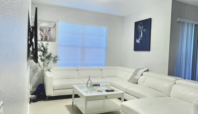 Fully furnished luxurious cozy townhome
