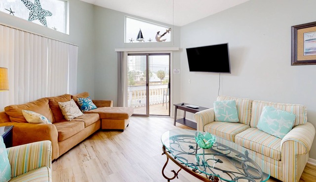 Fun & beachy escape with gulf views, private patio, fast WiFi & ideal location