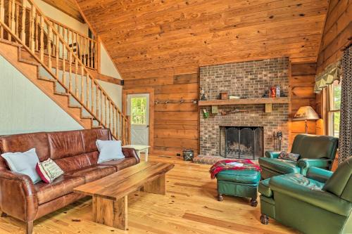 Game Room! Lakefront Family Cabin in Landrum