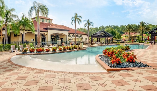 Garden View 6BR Escape With Pool, Hot Tub & Games