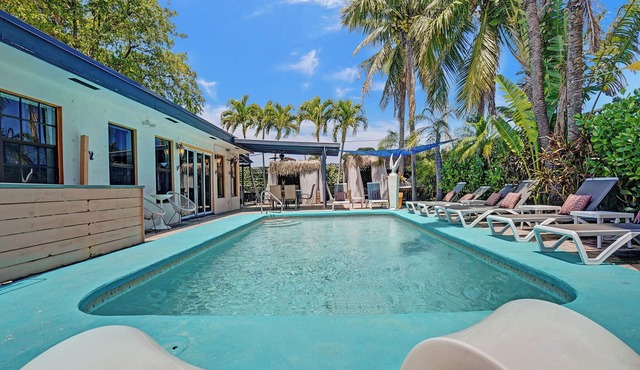 GAY MENS clothing optional-POOL- deep discount for long stay-8min from WiltonDr