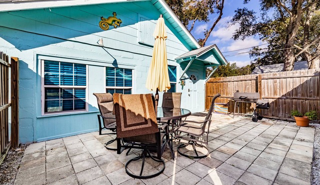 GECKO COTTAGE ART DISTRICT - PET FRIENDLY
