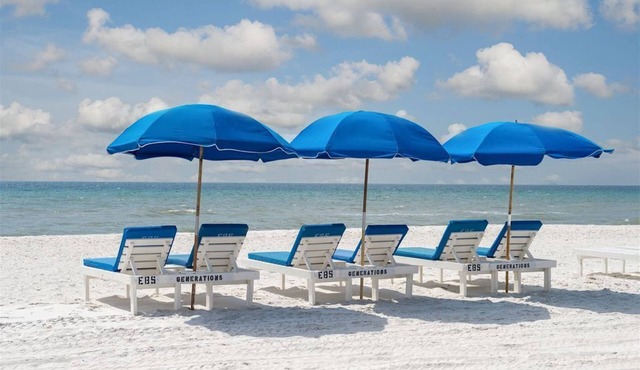 GENERATIONS BEACH HOUSE - BEACHFRONT - CARILLON BEACH - 8 Beach Lounge Chairs