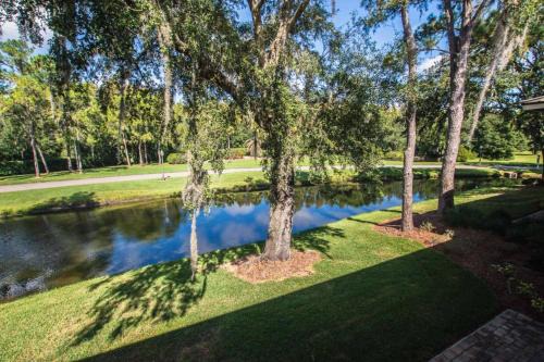 Golf & Tennis Community - Lakeview Oasis