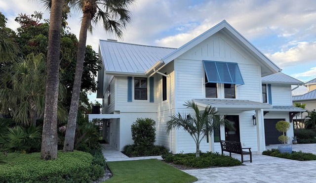 Gorgeous canal front home east end Sanibel. Walk to beach, restaurants, biking.