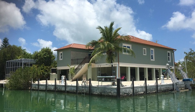 Gorgeous New 4/3 With Heated Pool/Spa And Large Deep Water Boat Dock