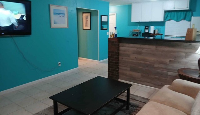 GpL 5542 Getaway with bright colors & full kitchen